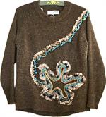 Brun striktrøje med håndlavet blomster